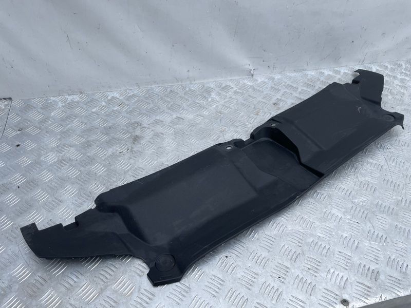 Накладка радиатора 4G0807081D Audi A6