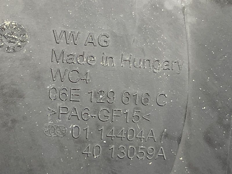 Патрубок повітряного фільтра 06E129616C Audi Q7