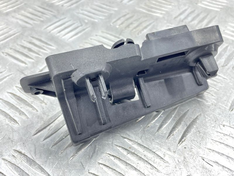 Кронштейн ручки відкривання капота 8W1823633C Audi A4