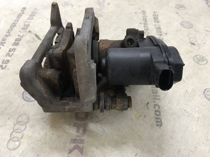 Суппорт тормозной 8K0615404E Audi A4