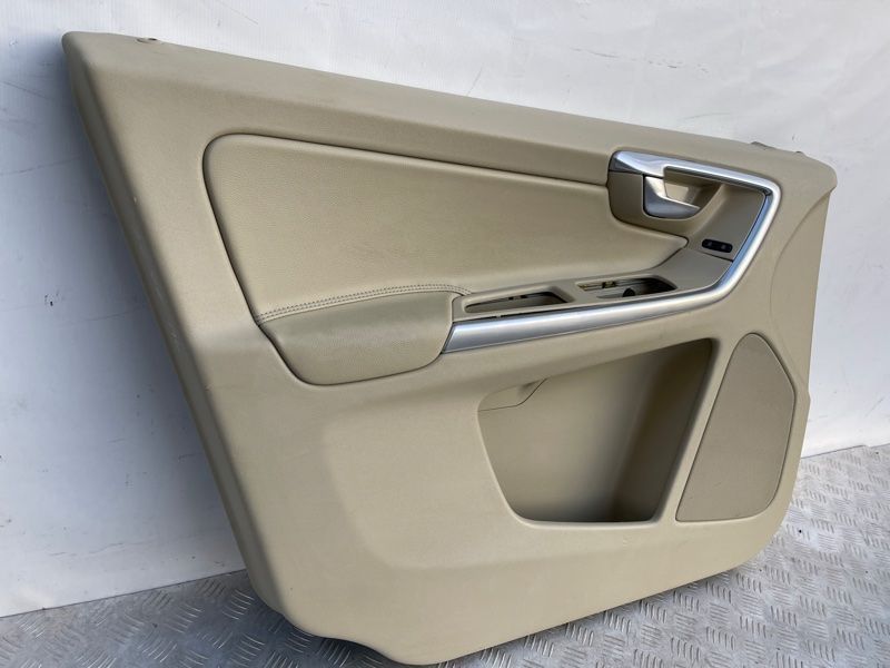 Обшивка дверей Volvo XC60