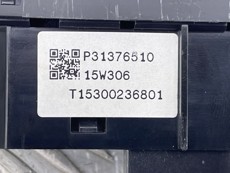 Кнопка закриття дверей багажника 31376510 Volvo XC90