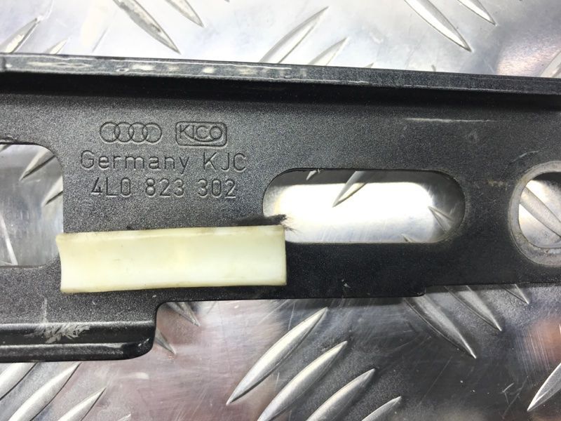 Петля капота 4L0823302 Audi Q7