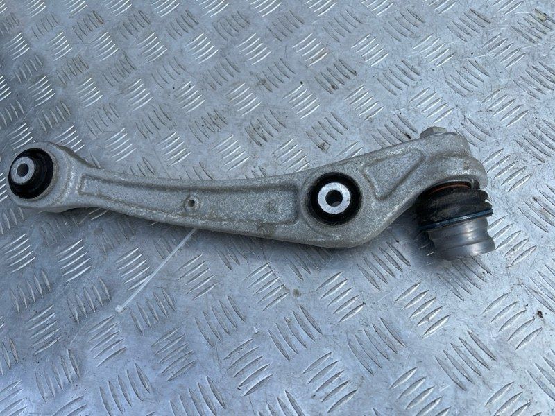 Важіль передньої підвіски несучий нижній 8K0407156C Audi A6