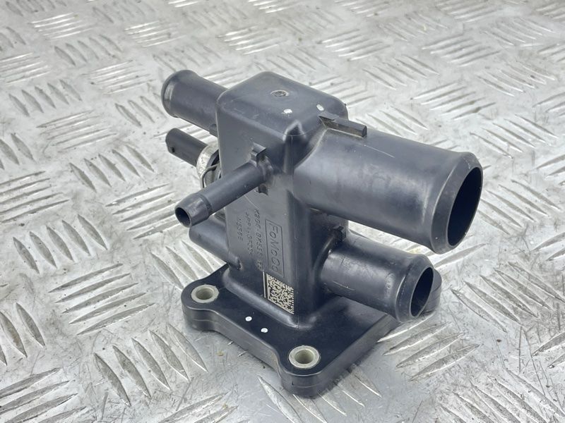 Проміжний фланець системи охолодження K2GE8K556BB Ford Escape