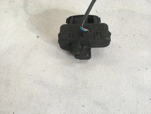 Замок лючка топливного бака 5N0810773E Volkswagen Tiguan