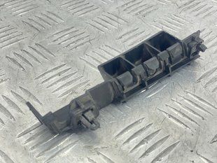 Направляющая переднего бампера 4h0807283a Audi A8