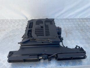 Корпус воздушного фильтра 4M0133837A Audi Q7