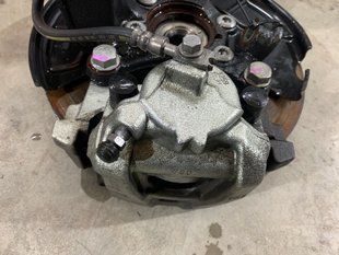 Суппорт тормозной 561615124 Volkswagen Passat