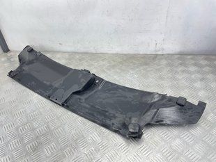 Накладка радиатора 4G0807081D Audi A6