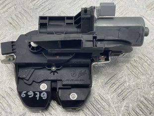 Замок кришки багажника 7P0827305J Volkswagen Touareg