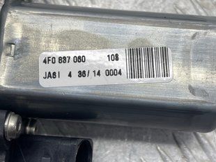 Привідний блок дверей правий 4F0837060 Audi A8 Audi A6, Audi A7, Audi A8, Audi Q7, Audi RS7, Audi S6, Audi S7, Audi S8, Audi SQ7
