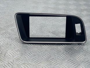 Накладка дисплея 8R1857186SV58 Audi Q5