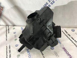 Корпус воздушного фильтра 4H0133824L Audi A8