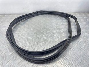 Уплотнитель багажника 4M0827705 Audi Q7