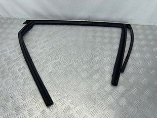 Направляюча скла дверей 4M0839432 Audi Q7