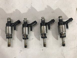 Топливная форсунка 06A906036F Volkswagen Passat
