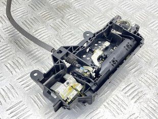 Кронштейн ручки 8W0837811A Audi A4 Allroad