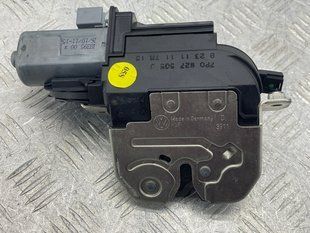 Замок кришки багажника 7P0827305J Volkswagen Touareg