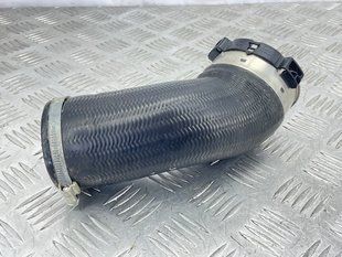 Патрубок интеркулера 31657740 Volvo XC60
