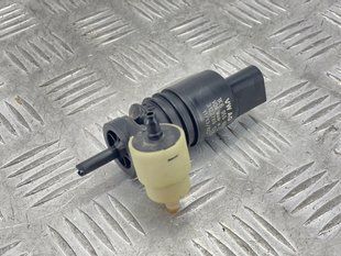 Насос омывателя стекла 1K6955651 Audi Touareg Audi A3, Audi A3 e-tron, Audi A4, Audi A4 Allroad, Audi A6, Audi A6 Allroad, Audi A7, Audi A8, Audi e-tron, Audi e-tron GT, Audi e-tron S, Audi Q3, Audi Q4 e-tron, Audi Q5, Audi Q7, Audi Q8, Audi Q8 e-tron, Audi RS3, Audi RS6 Avant, Audi RS7, Audi RS e-tron GT, Audi RS Q8, Audi S3, Audi S4, Audi S6, Audi S7, Audi S8, Audi SQ5, Audi SQ7, Audi SQ8, Audi SQ8 e-tron, Volkswagen Atlas, Volkswagen Atlas Cross Sport, Volkswagen e-Golf, Volkswagen Golf, Volkswagen Golf Alltrack, Volkswagen Golf R, Volkswagen Golf SportWagen, Volkswagen GTI, Volkswagen ID.4, Volkswagen Jetta, Volkswagen Passat, Volkswagen R32, Volkswagen Rabbit, Volkswagen Taos, Volkswagen Tiguan, Volkswagen Tiguan Limited, Volkswagen Touareg
