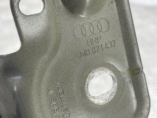 Кронштейн крила 4M0821432 Audi Q7