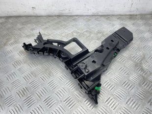Кронштейн заднього бампера 31663652 Polestar 2