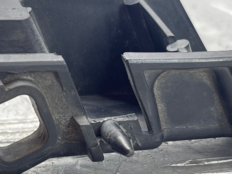 Направляюча бампера 4G0807283 Audi A6