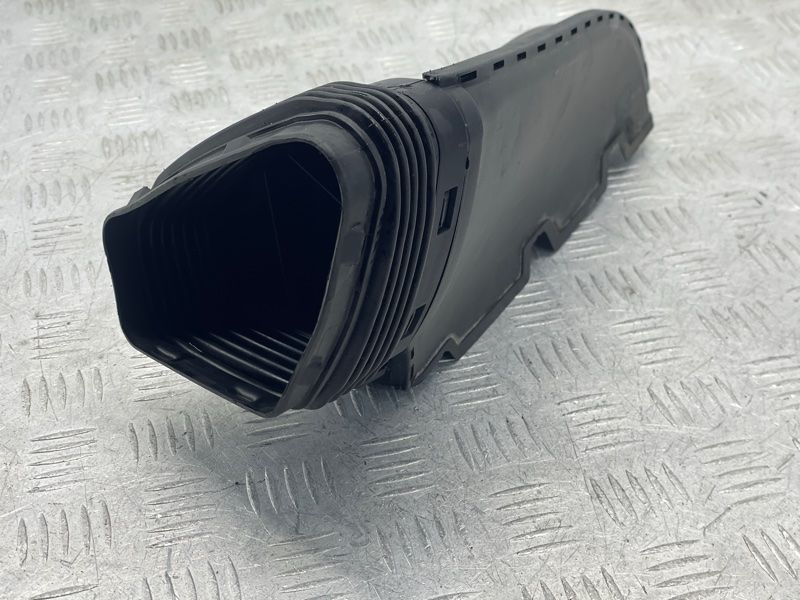 Повітрозабірник 4G0129624D Audi A7