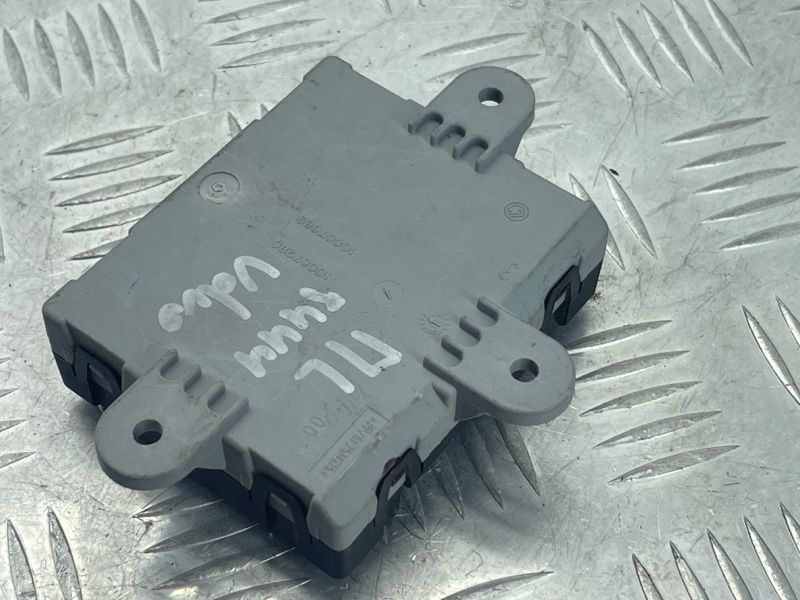 Блок керування дверей 31343030 Volvo XC60