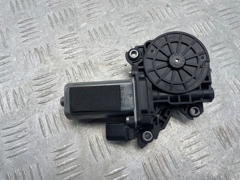Привідний блок дверей правий 4F0837060 Audi A8 Audi A6, Audi A7, Audi A8, Audi Q7, Audi RS7, Audi S6, Audi S7, Audi S8, Audi SQ7