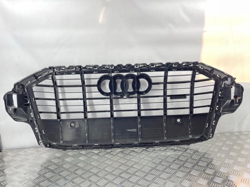 Решітка радіатора 4M0853651AHRN4 Audi Q7
