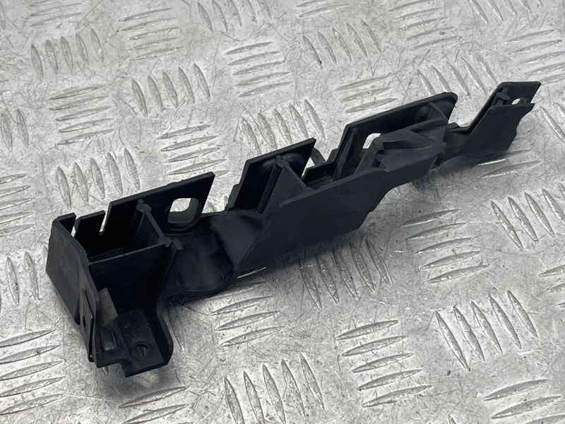 Направляюча бампера 4G0807283 Audi A6