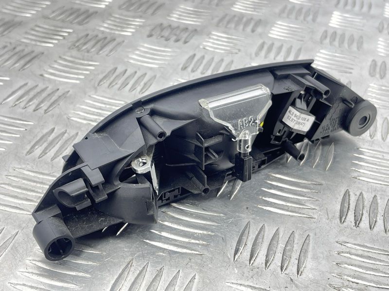 Ручка дверей внутрішня 4L0837020 Audi Q7