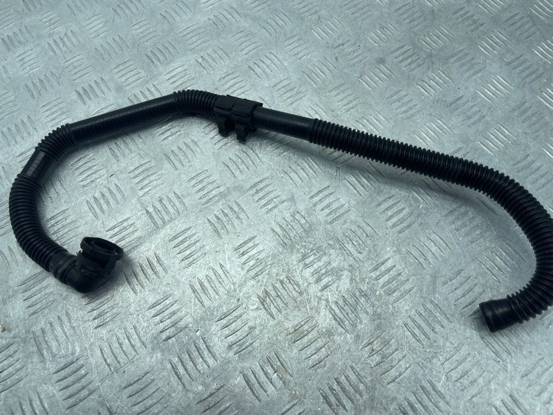 Трубка насоса вторинного повітря 4M0133817J Audi Q7