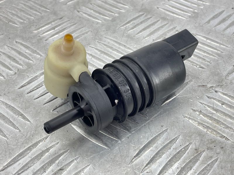 Насос омывателя стекла 1K6955651 Audi Touareg Audi A3, Audi A3 e-tron, Audi A4, Audi A4 Allroad, Audi A6, Audi A6 Allroad, Audi A7, Audi A8, Audi e-tron, Audi e-tron GT, Audi e-tron S, Audi Q3, Audi Q4 e-tron, Audi Q5, Audi Q7, Audi Q8, Audi Q8 e-tron, Audi RS3, Audi RS6 Avant, Audi RS7, Audi RS e-tron GT, Audi RS Q8, Audi S3, Audi S4, Audi S6, Audi S7, Audi S8, Audi SQ5, Audi SQ7, Audi SQ8, Audi SQ8 e-tron, Volkswagen Atlas, Volkswagen Atlas Cross Sport, Volkswagen e-Golf, Volkswagen Golf, Volkswagen Golf Alltrack, Volkswagen Golf R, Volkswagen Golf SportWagen, Volkswagen GTI, Volkswagen ID.4, Volkswagen Jetta, Volkswagen Passat, Volkswagen R32, Volkswagen Rabbit, Volkswagen Taos, Volkswagen Tiguan, Volkswagen Tiguan Limited, Volkswagen Touareg