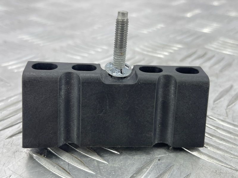 Кронштейн F75Z10718AA Ford Fusion
