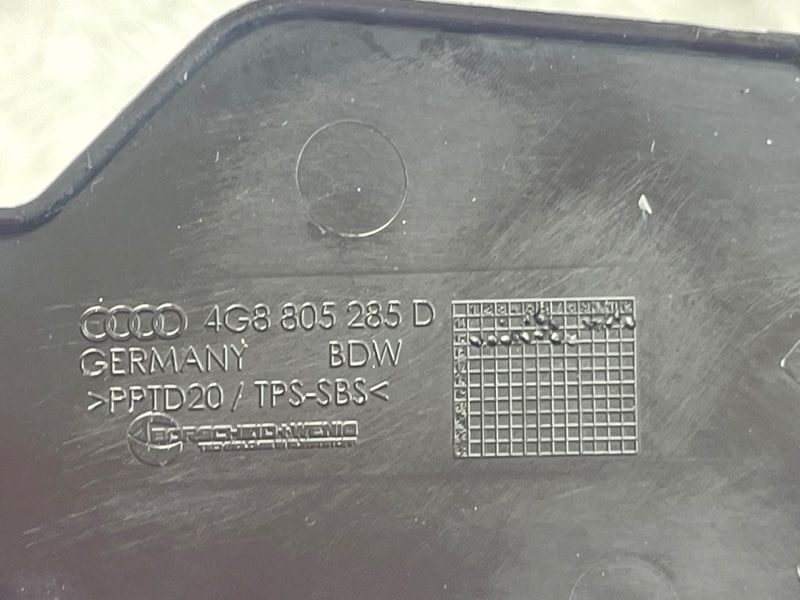 Накладка фары 4G8805285D Audi A7