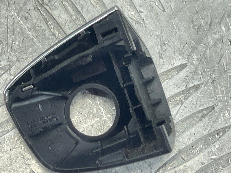 Ковпачок ручки дверей з хромованою накладкою 4H1837879C Audi A7