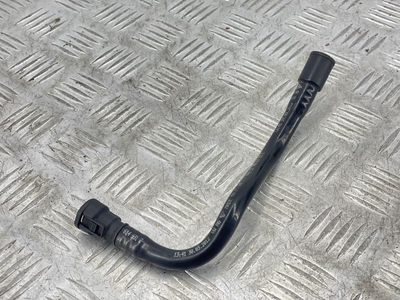 Трубка вакуумная 7P0614931E Volkswagen Touareg