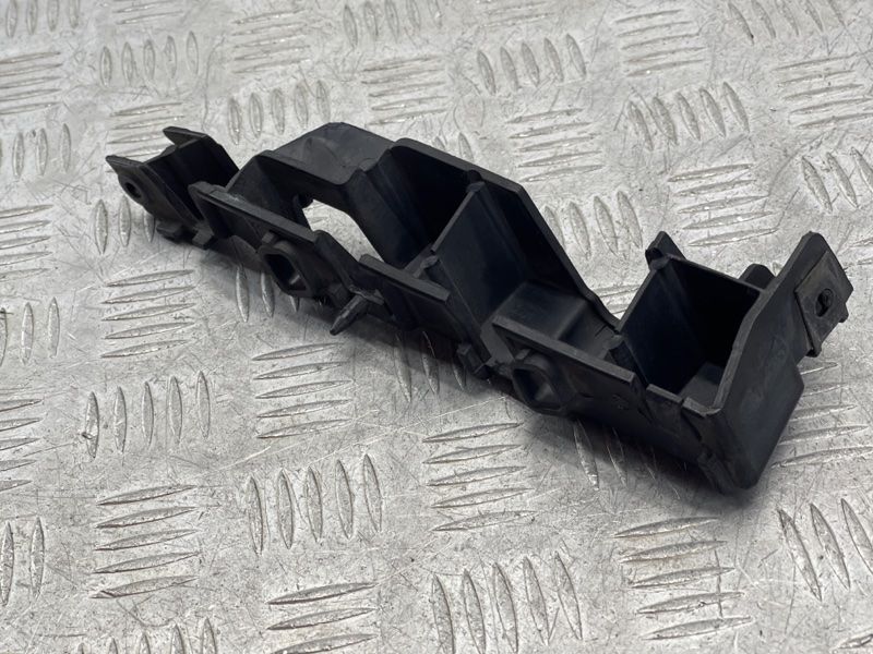 Направляюча бампера 4G0807283 Audi A6