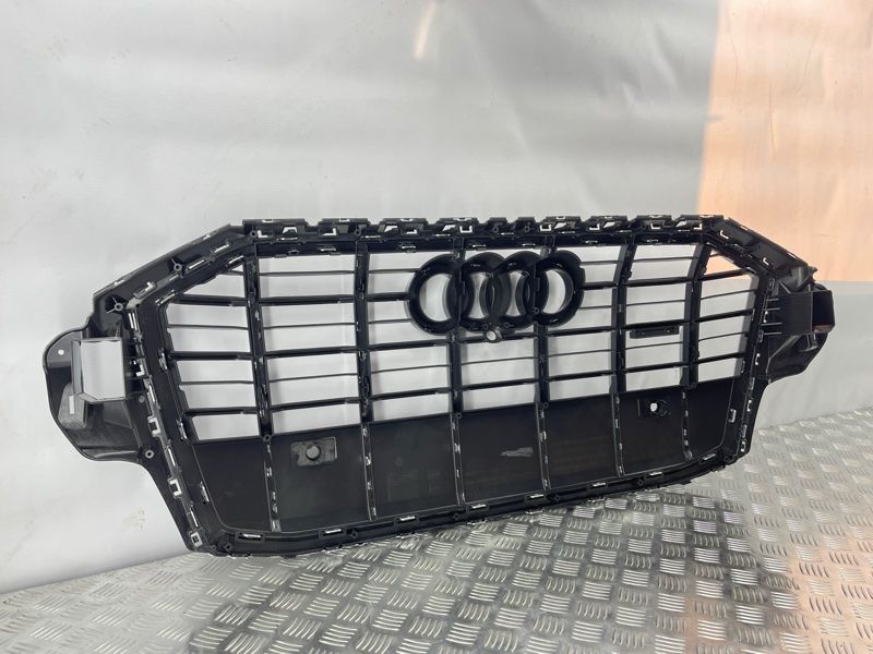 Решітка радіатора 4M0853651AHRN4 Audi Q7