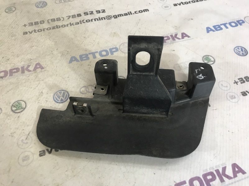 Брызговик 4L0854815 Audi Q7