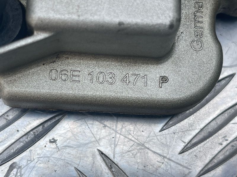 Клапанная крышка левая 06E103471P Audi Q7 Audi A4, Audi A5, Audi A6, Audi A7, Audi A8, Audi Q5, Audi Q7, Audi S4, Audi S5, Audi SQ5