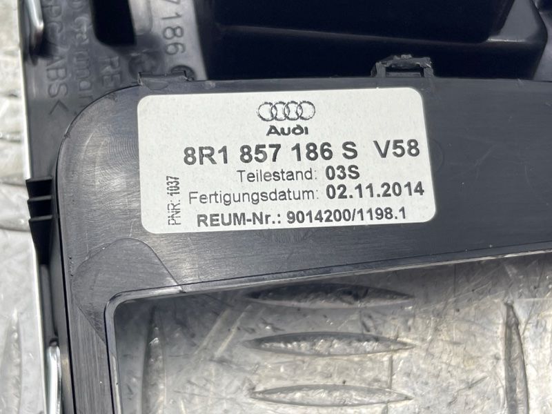 Накладка дисплея 8R1857186SV58 Audi Q5