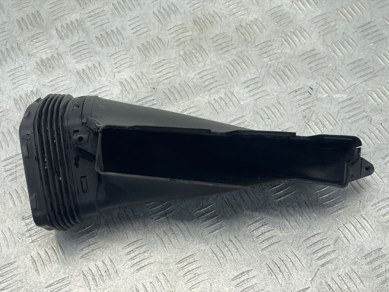 Повітрозабірник 4G0129624D Audi A7