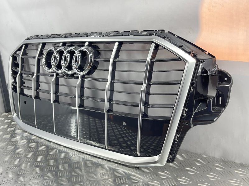 Решітка радіатора 4M0853651AHRN4 Audi Q7