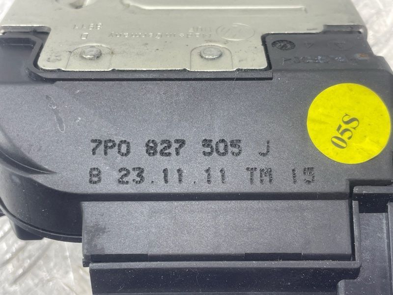 Замок кришки багажника 7P0827305J Volkswagen Touareg