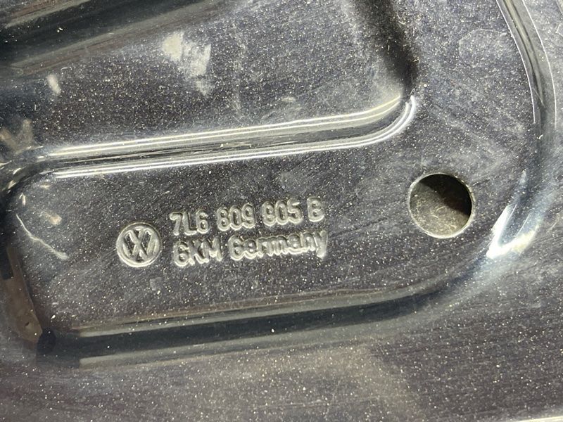 Корпус лючка кришки паливного бака Volkswagen Touareg