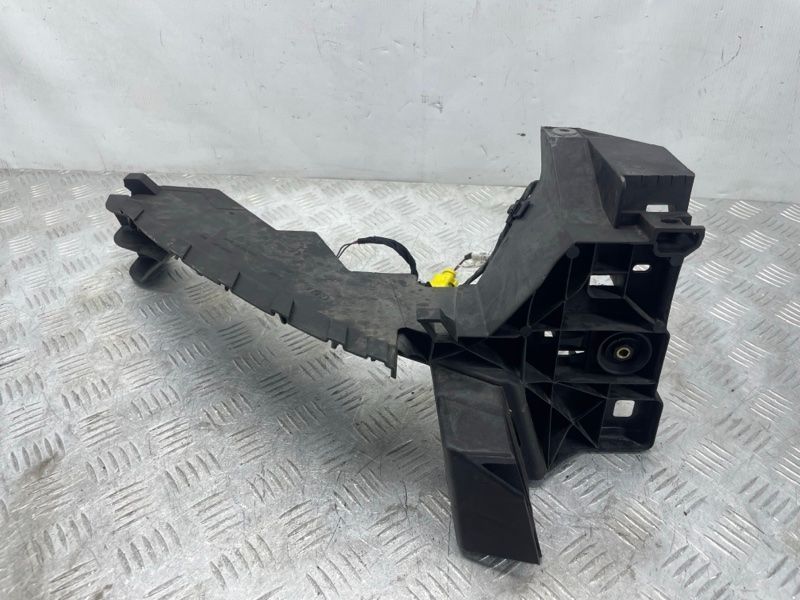 Кріплення фари праве 4M0805608 Audi Q7 Audi Q7